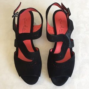 Pas de rouge black suede sandals